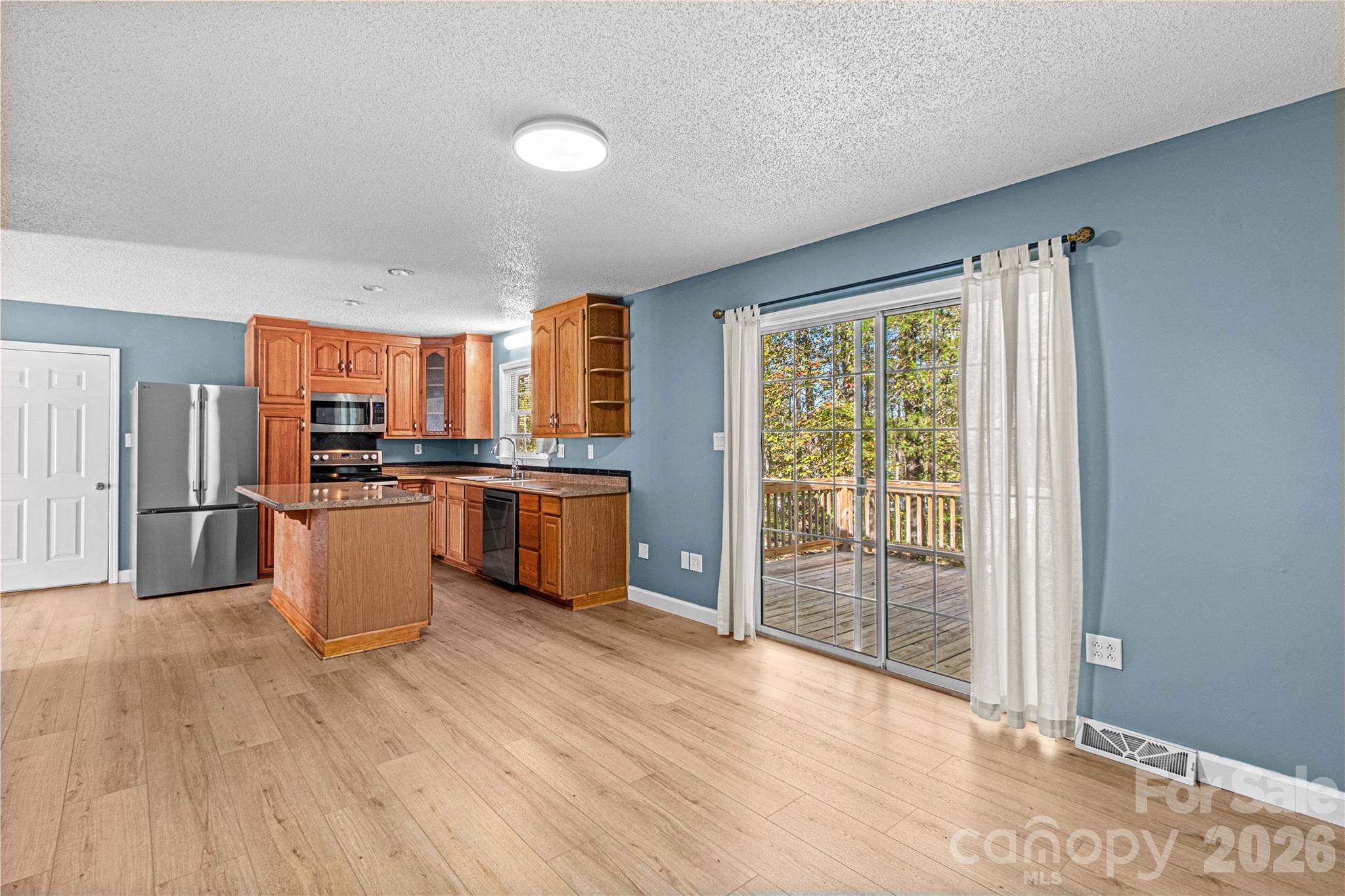 Single Family Residence at 3821 View Lane, Yadkinville, photo 10 of 39