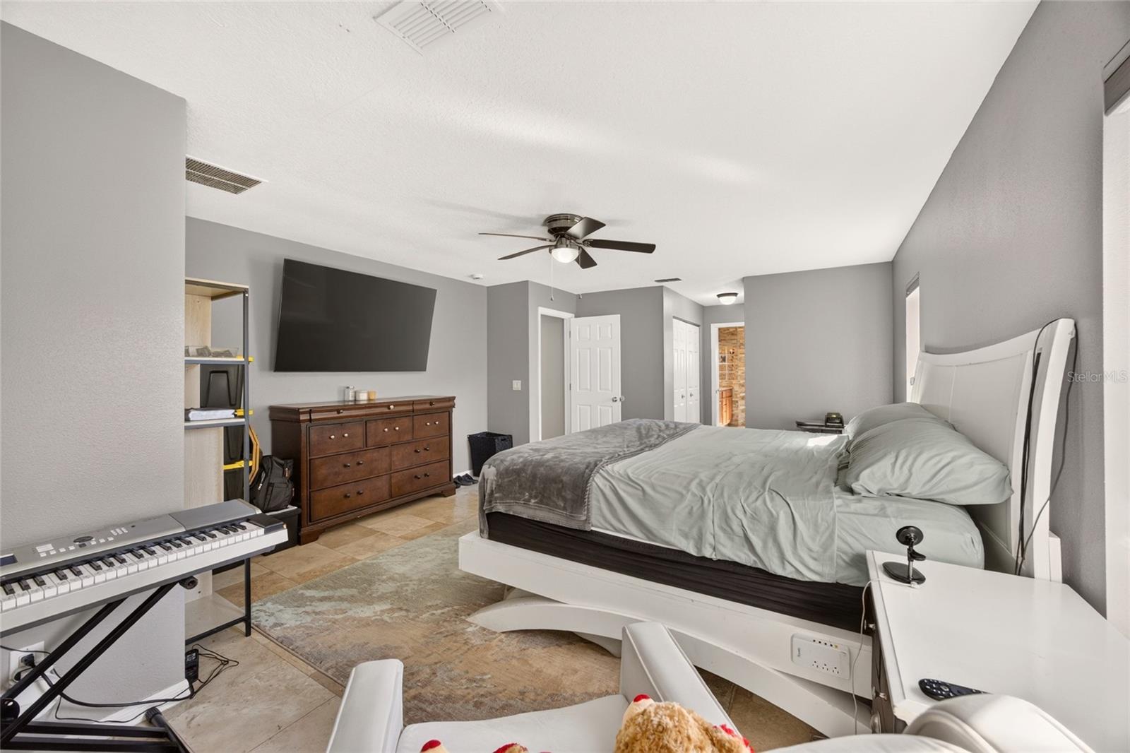 Primary Suite - 5542 NW 57TH AVE, OCALA