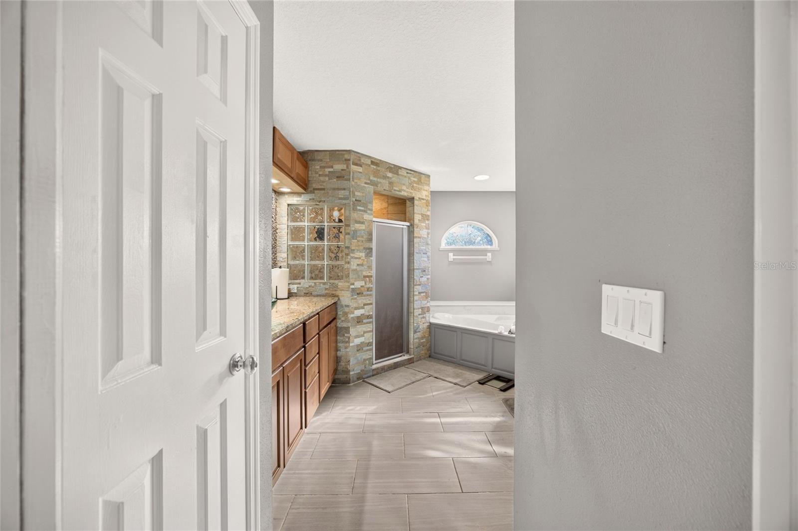 Primary Suite - 5542 NW 57TH AVE, OCALA