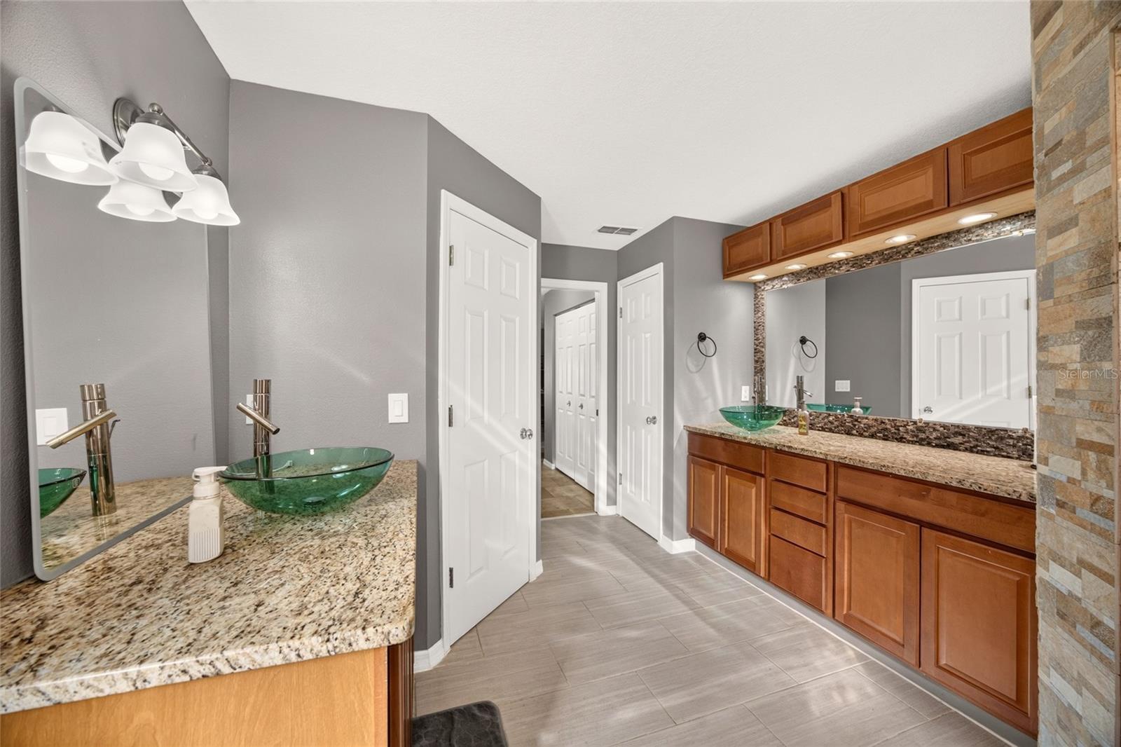Primary Suite - 5542 NW 57TH AVE, OCALA