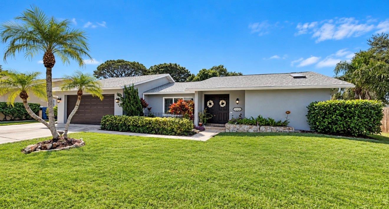 Beautiful front entrance - 9690 LEEWARD AVE, LARGO