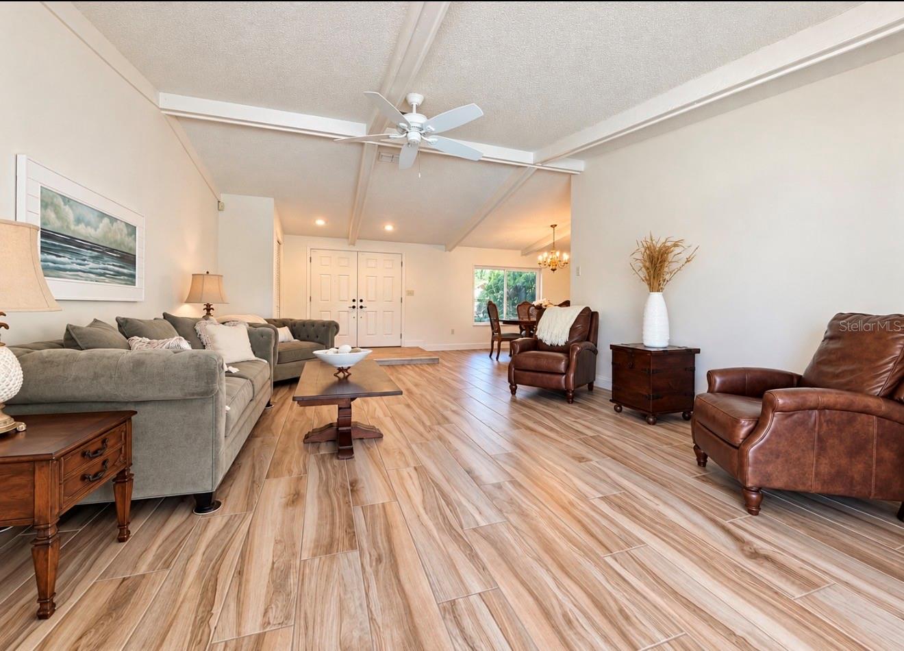 :iving room - 9690 LEEWARD AVE, LARGO