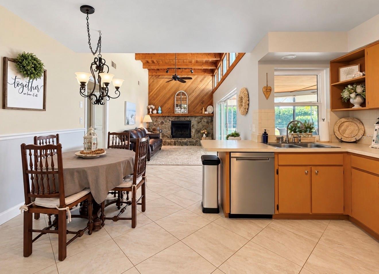 open from kitchen to family room - 9690 LEEWARD AVE, LARGO