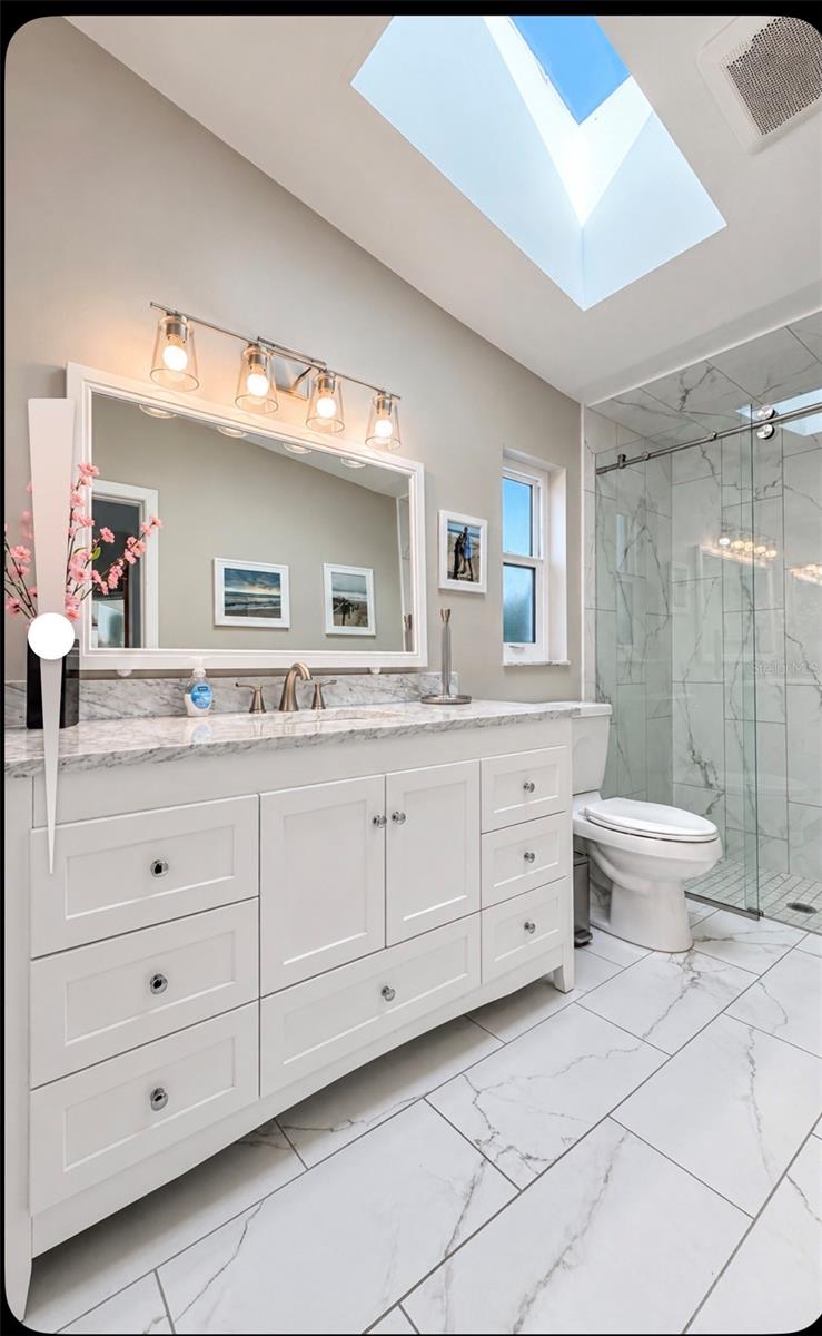Primary bathroom - 9690 LEEWARD AVE, LARGO
