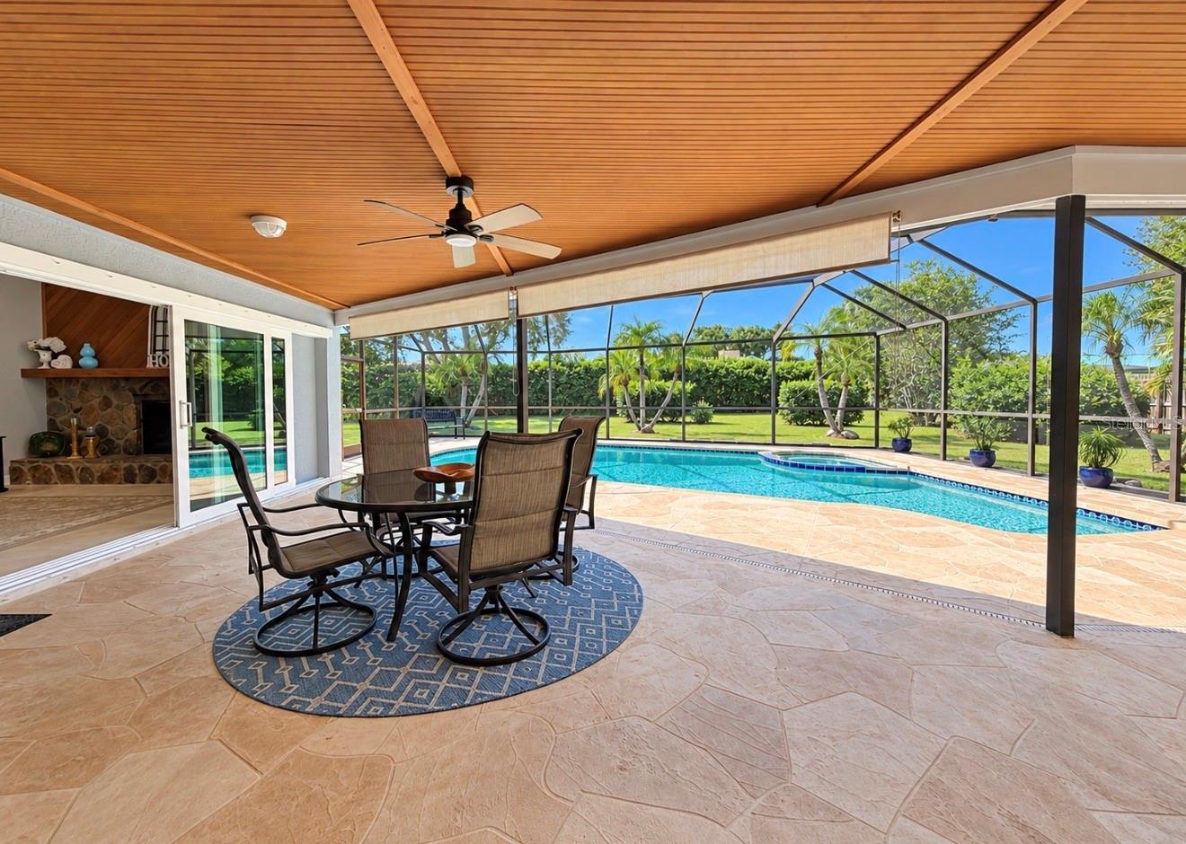 Pool covered lanai off family room - 9690 LEEWARD AVE, LARGO