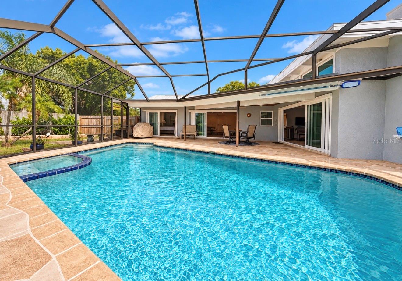 Screened Enclosed pool - 9690 LEEWARD AVE, LARGO