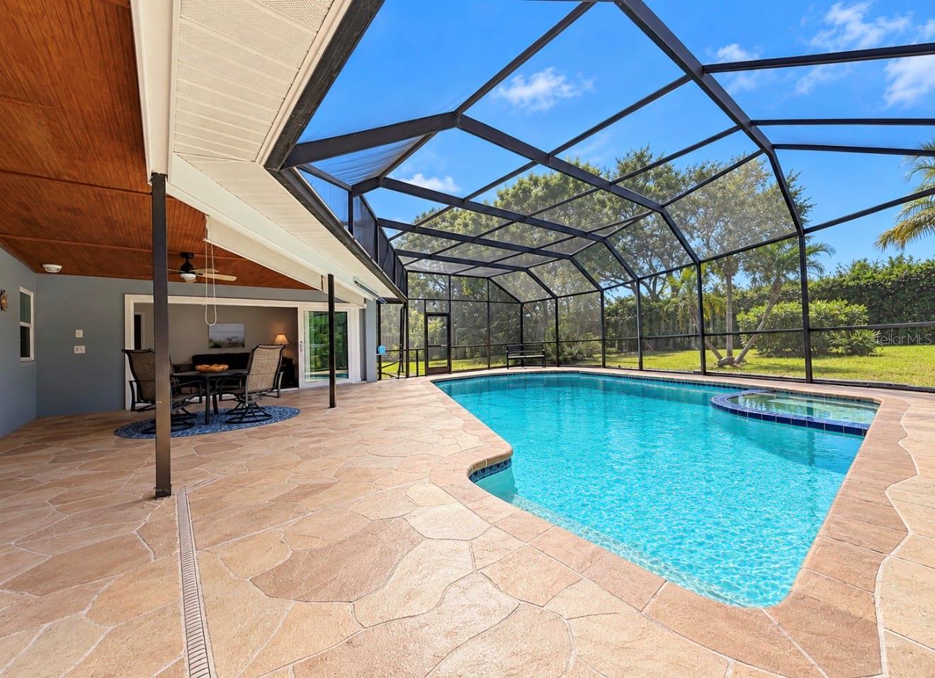Screened Enclosed pool - 9690 LEEWARD AVE, LARGO