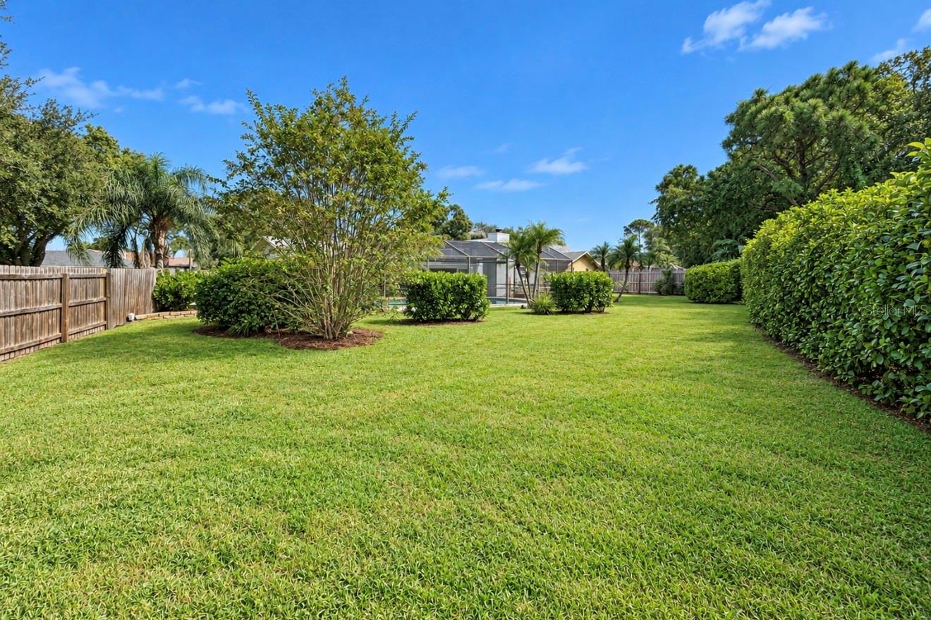 extremely large backyard - 9690 LEEWARD AVE, LARGO