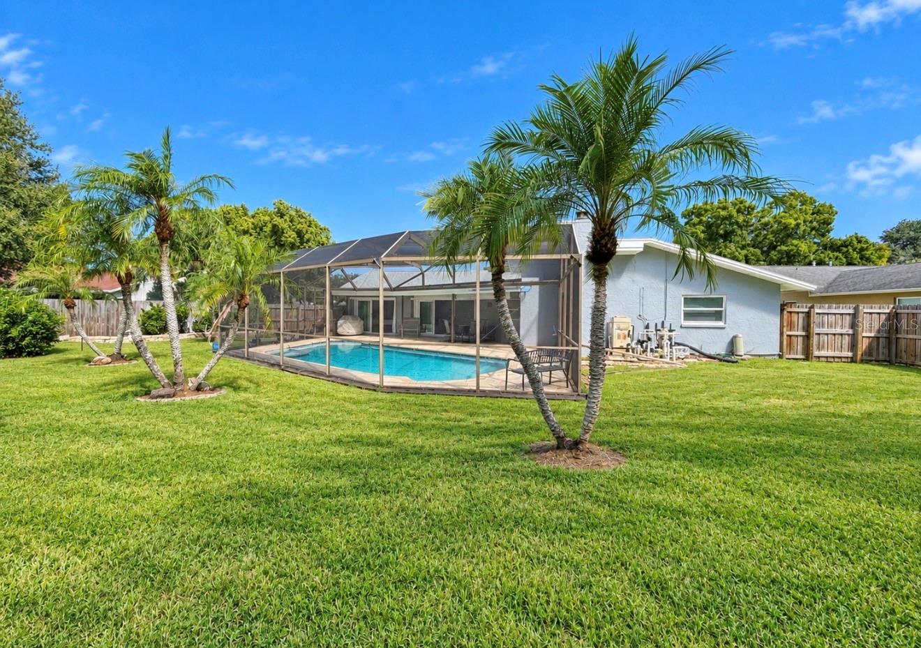 Large backyard behind pool - 9690 LEEWARD AVE, LARGO