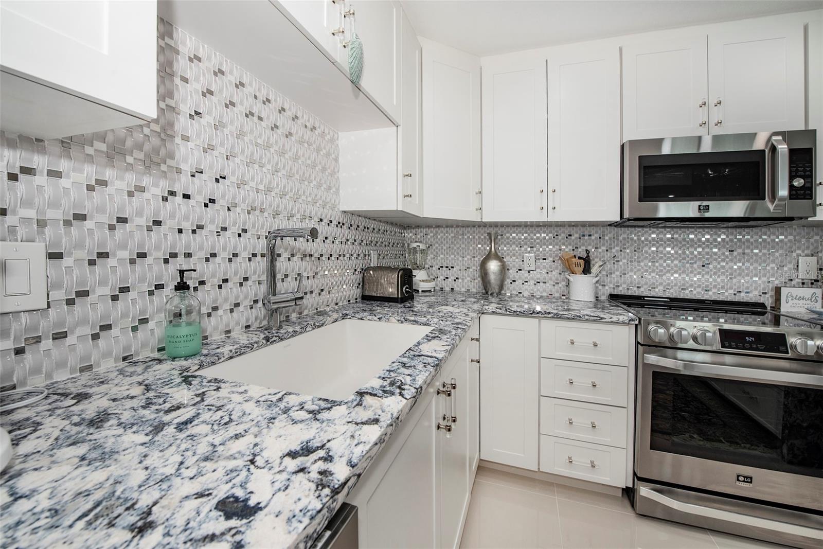 Condominium at 675 S GULFVIEW BLVD #704, CLEARWATER, photo 9 of 37