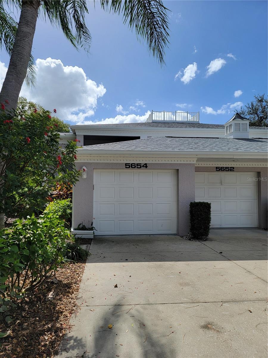 Sought after garage - entrance is to the left side - 5654 SHEFFIELD GREENE CIR #28, SARASOTA