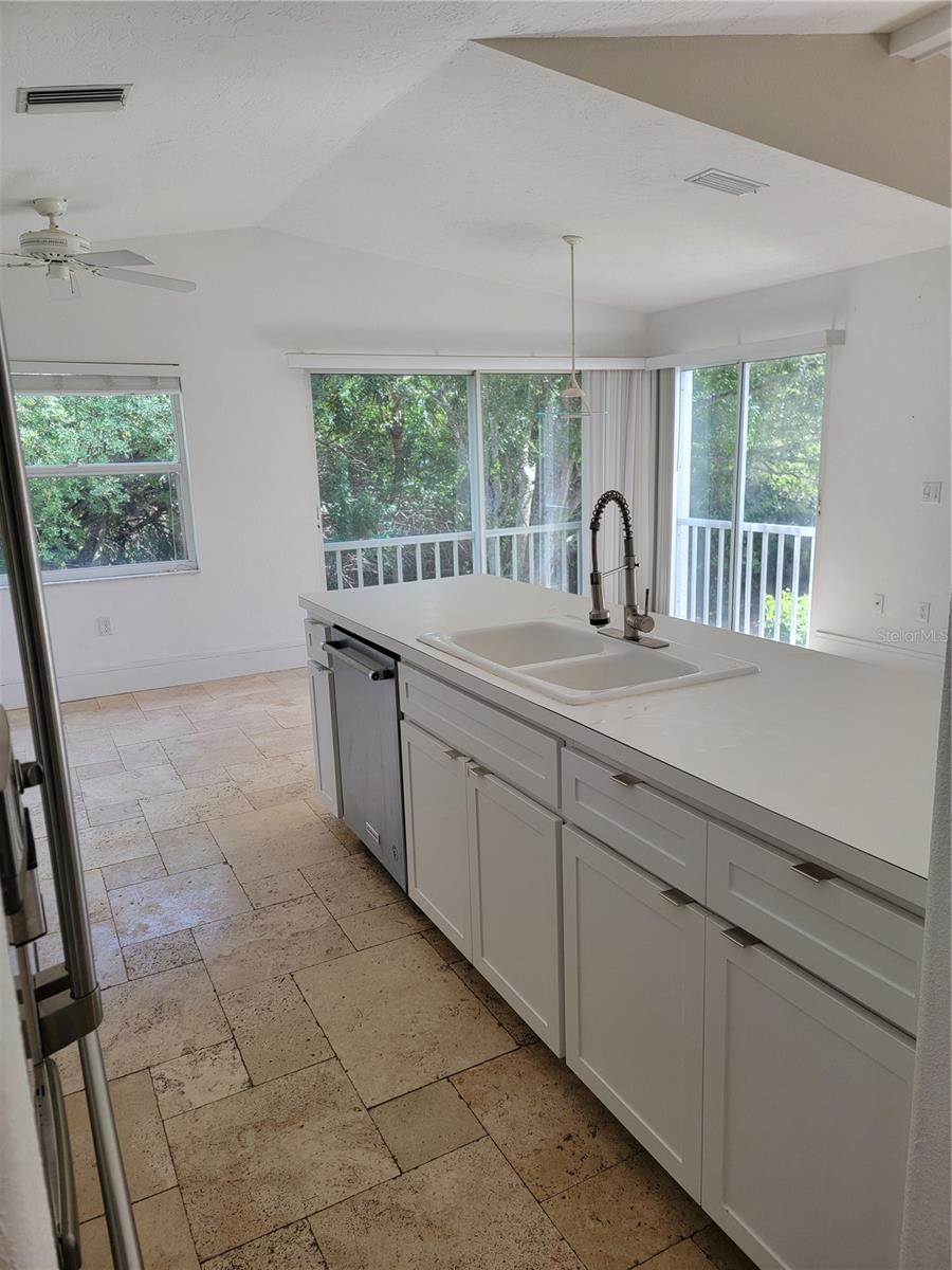 Dual aspect light and bright kitchen - 5654 SHEFFIELD GREENE CIR #28, SARASOTA