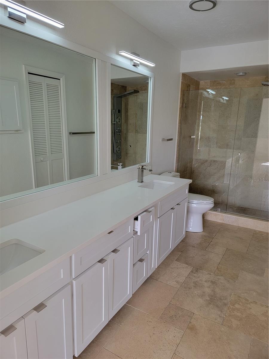En-suite bathroom with dual sinks - 5654 SHEFFIELD GREENE CIR #28, SARASOTA