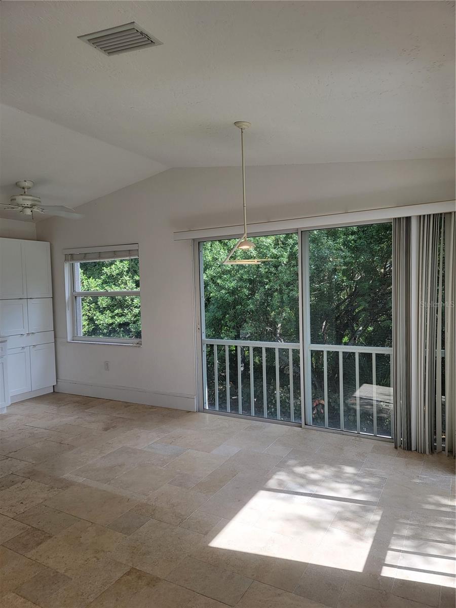 Dining area - 5654 SHEFFIELD GREENE CIR #28, SARASOTA