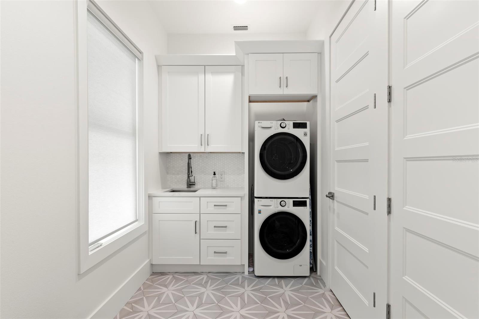 Laundry room - 4598 HARBOR HILLS DR, LARGO