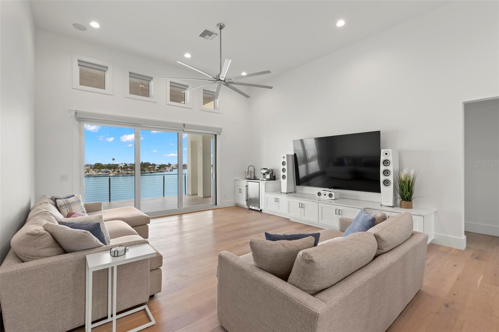 Third floor Loft - 4598 HARBOR HILLS DR, LARGO