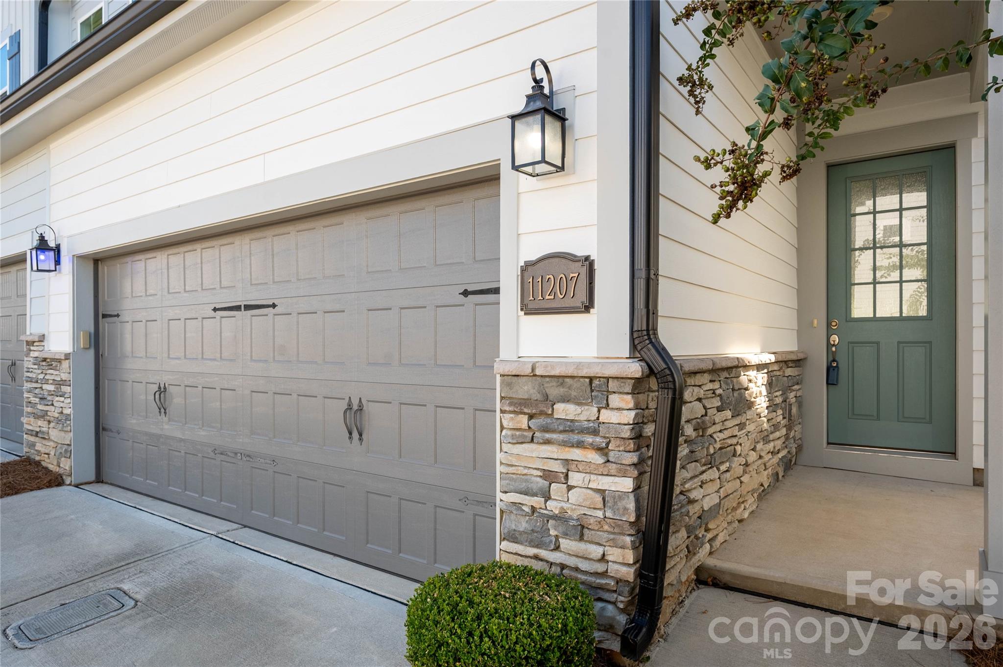 Townhouse at 11207 Cobb Creek Court, Charlotte, photo 2 of 54