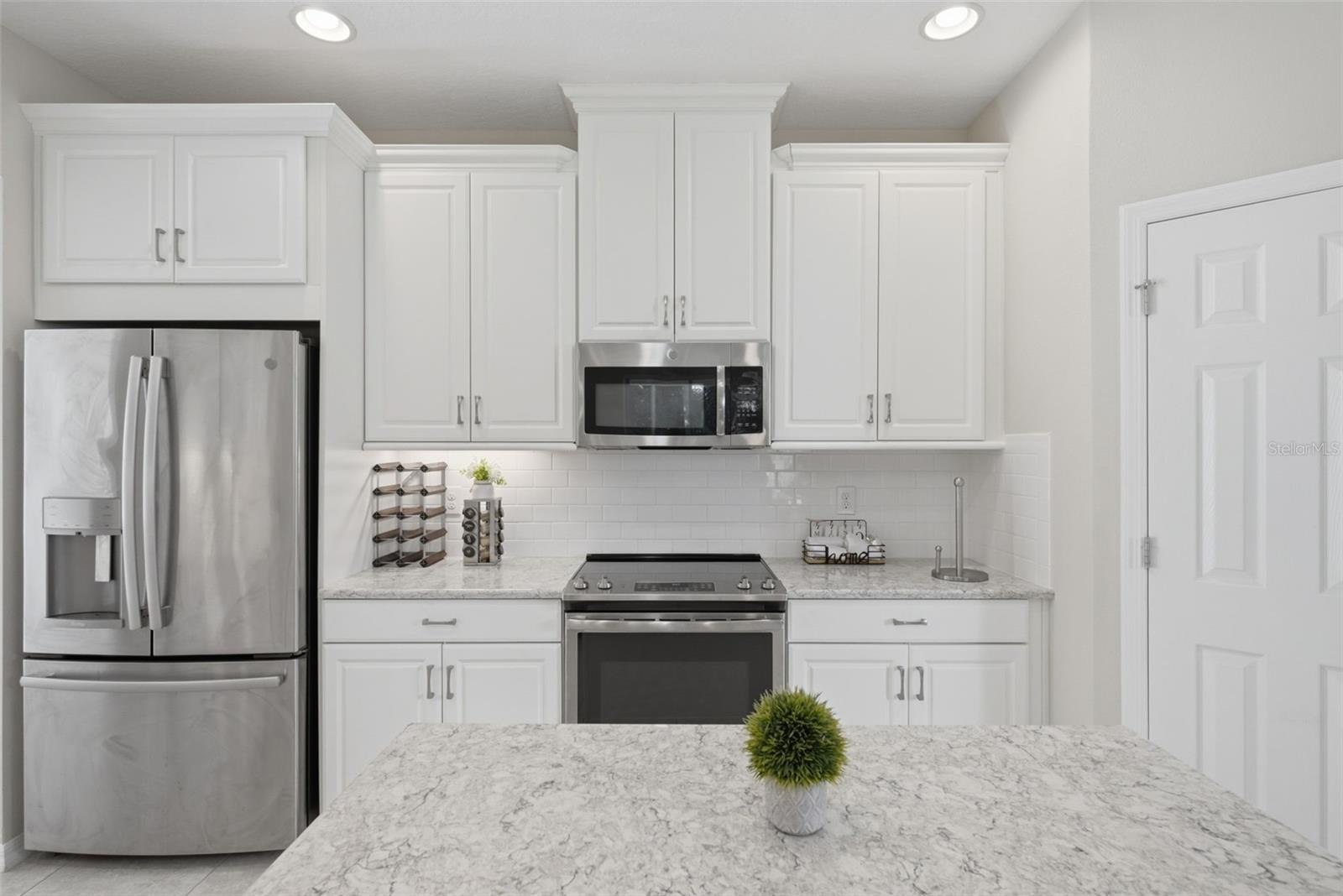 Single Family Residence at 9009 SPRUCE CREEK CIR, RIVERVIEW, photo 13 of 59