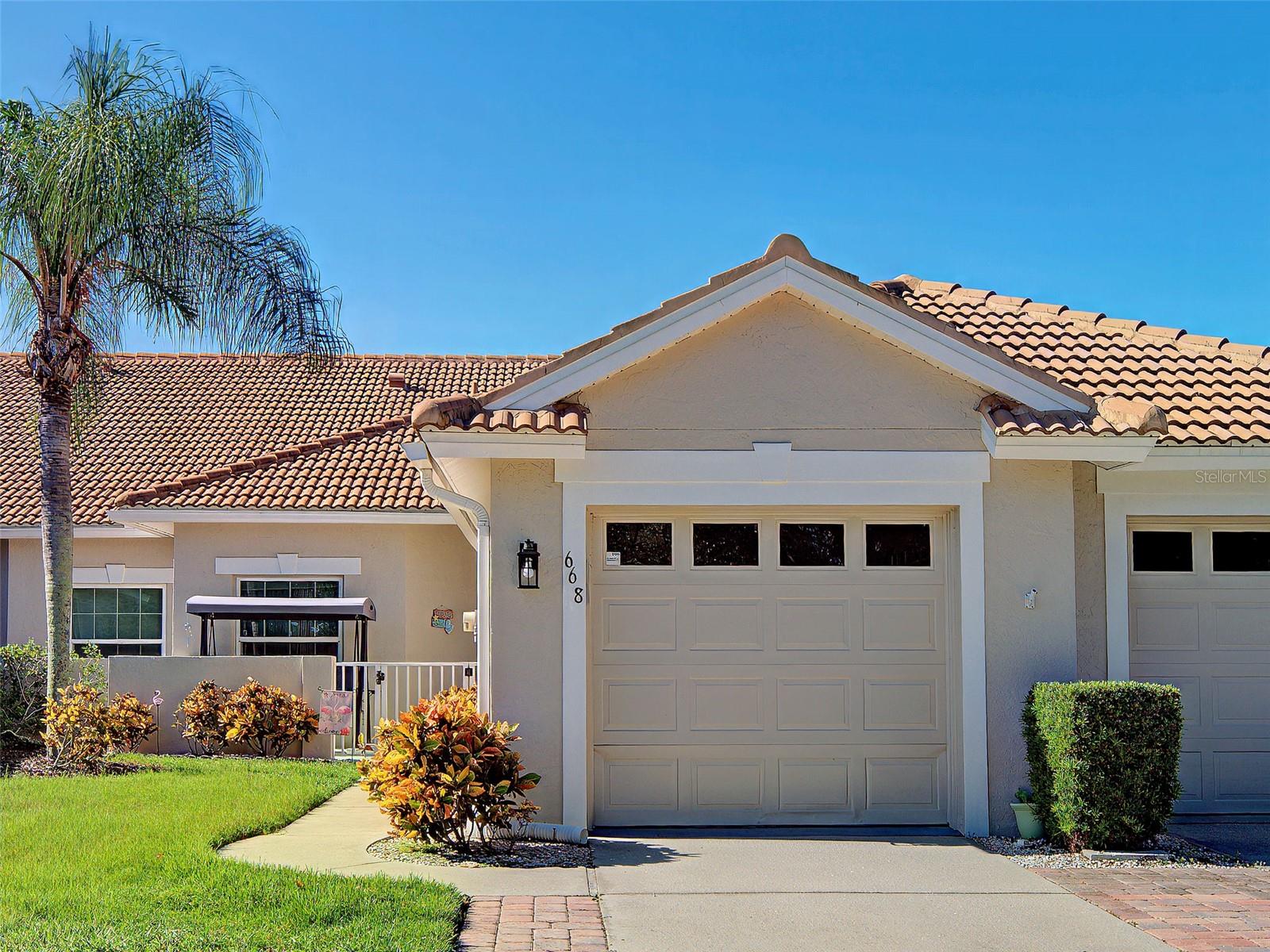Front Entry with gated courtyard. - 668 BACK NINE DR, VENICE