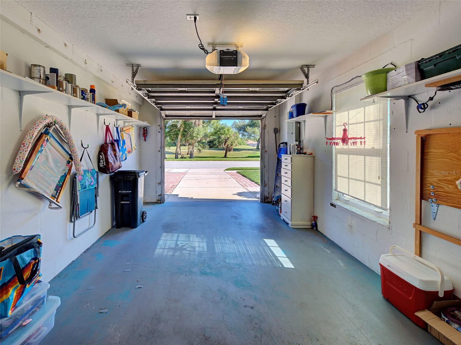Garage with Auto Opener - 668 BACK NINE DR, VENICE