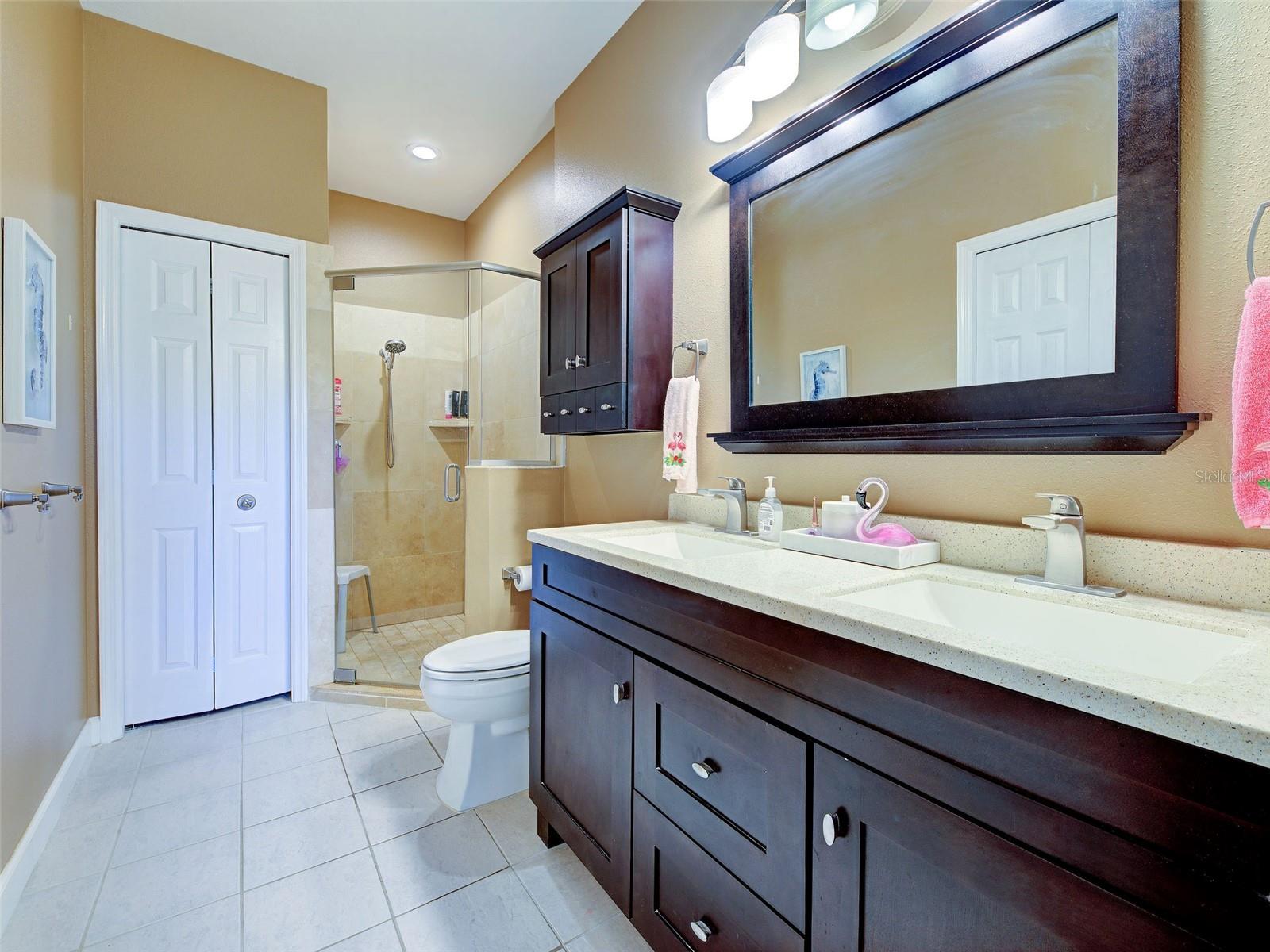 Primary Bathroom - Dual Sinks. Walk-In Shower. - 668 BACK NINE DR, VENICE
