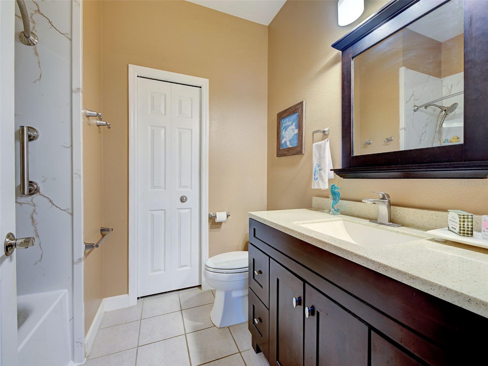 Guest Bathroom with new deep soaker tub! - 668 BACK NINE DR, VENICE