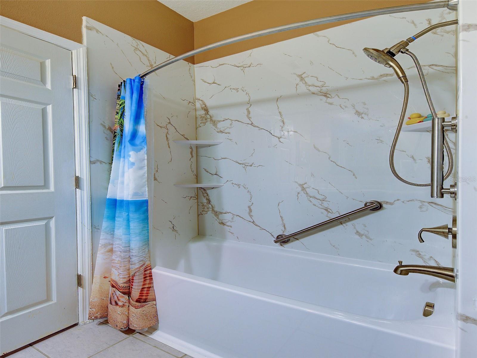 New deep soaker tub - Take me away.... - 668 BACK NINE DR, VENICE