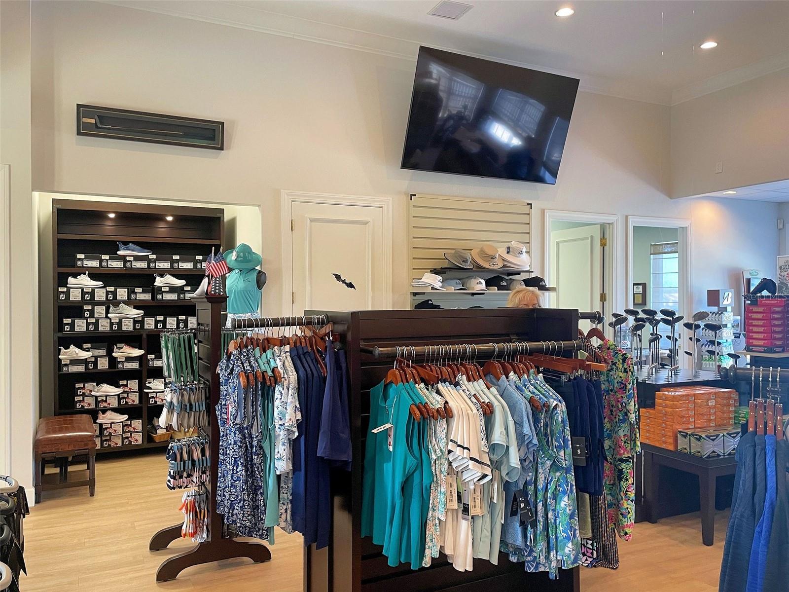 Pro Shop. - 668 BACK NINE DR, VENICE