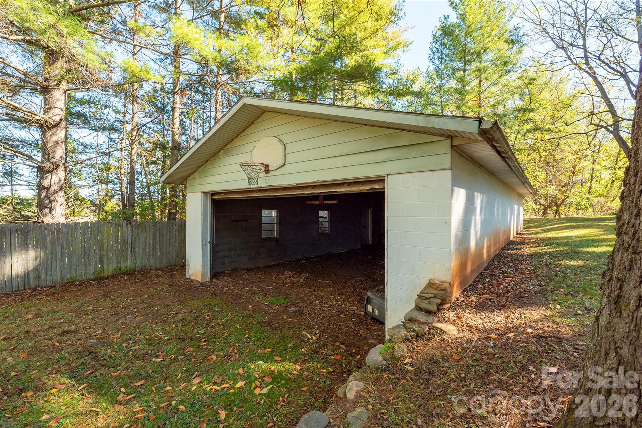 Huge detached garage/workshop - 69 Alexander Road, Weaverville