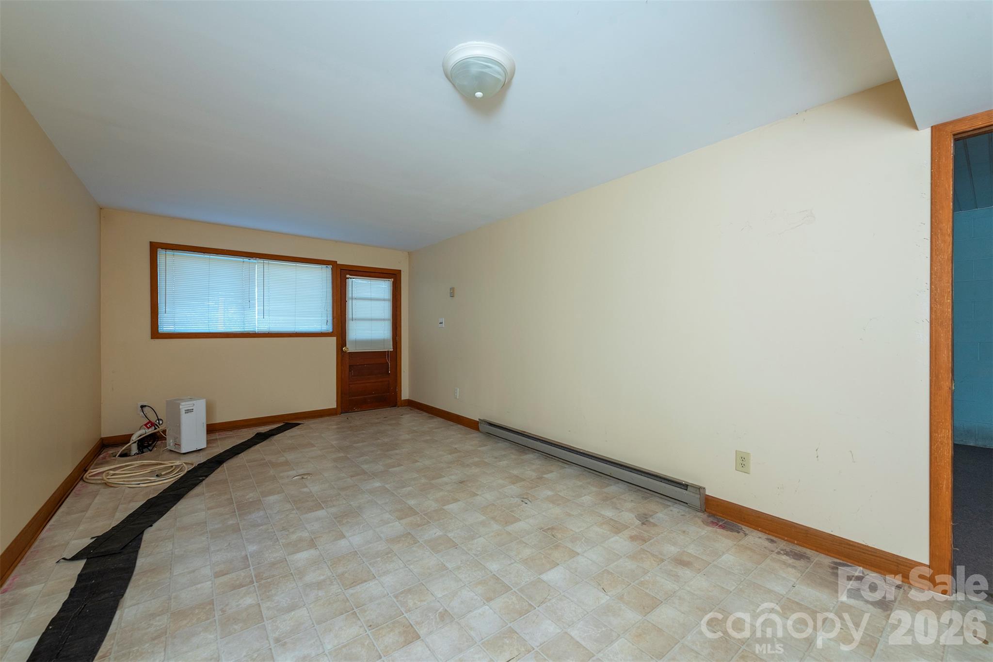 Basement room - 69 Alexander Road, Weaverville