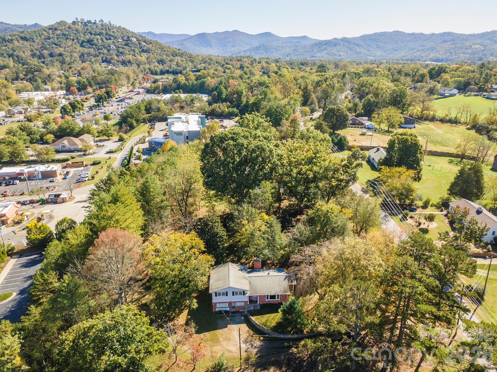 Blue Ridge mountains 20 mins away - 69 Alexander Road, Weaverville