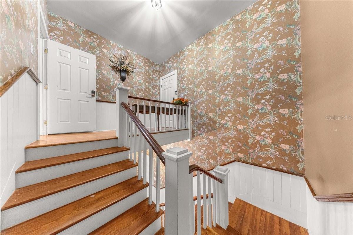 Second Floor Common Space - 728 E FORT KING ST, OCALA