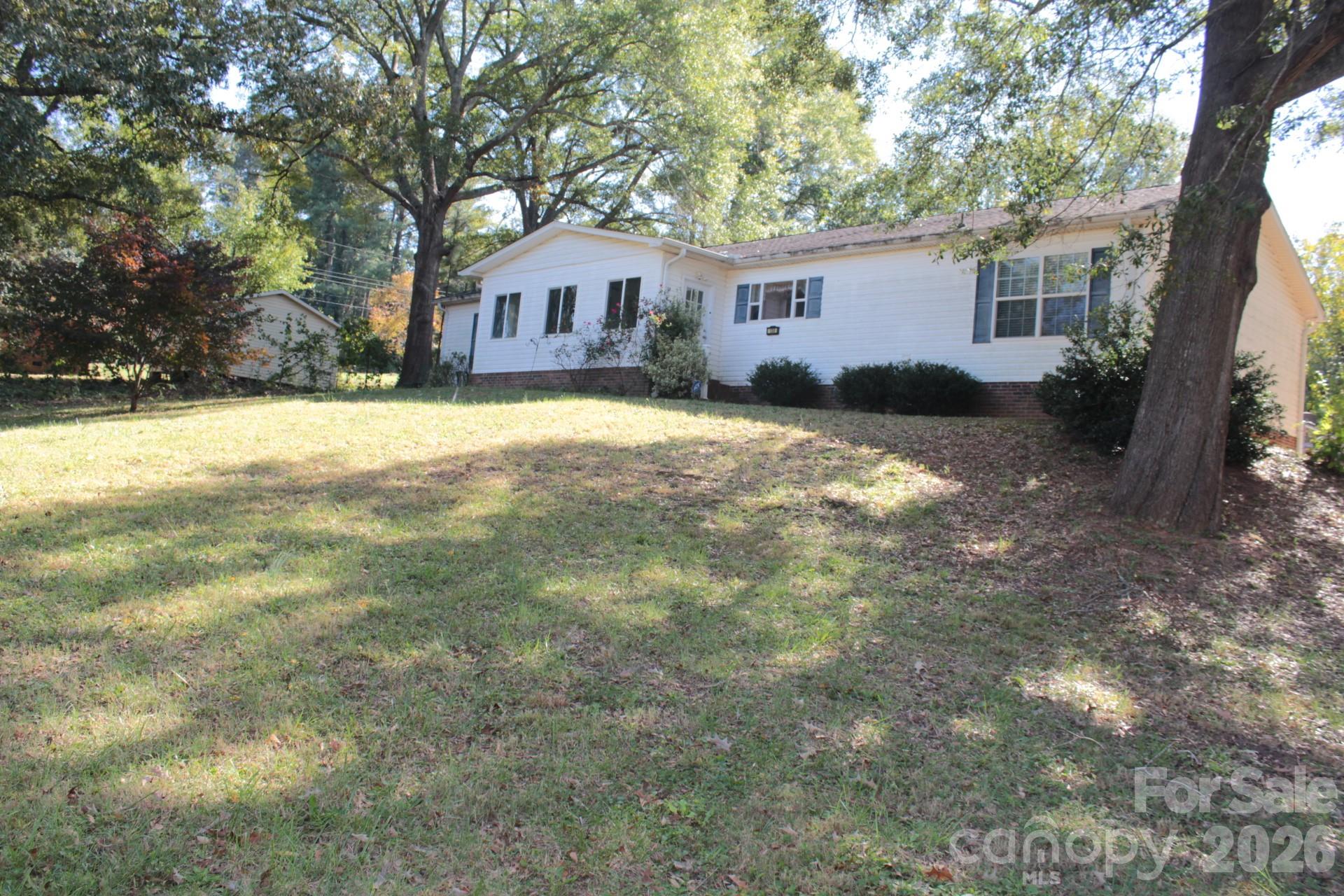 Single Family Residence at 130 Overhill Drive, Gaffney, photo 2 of 32