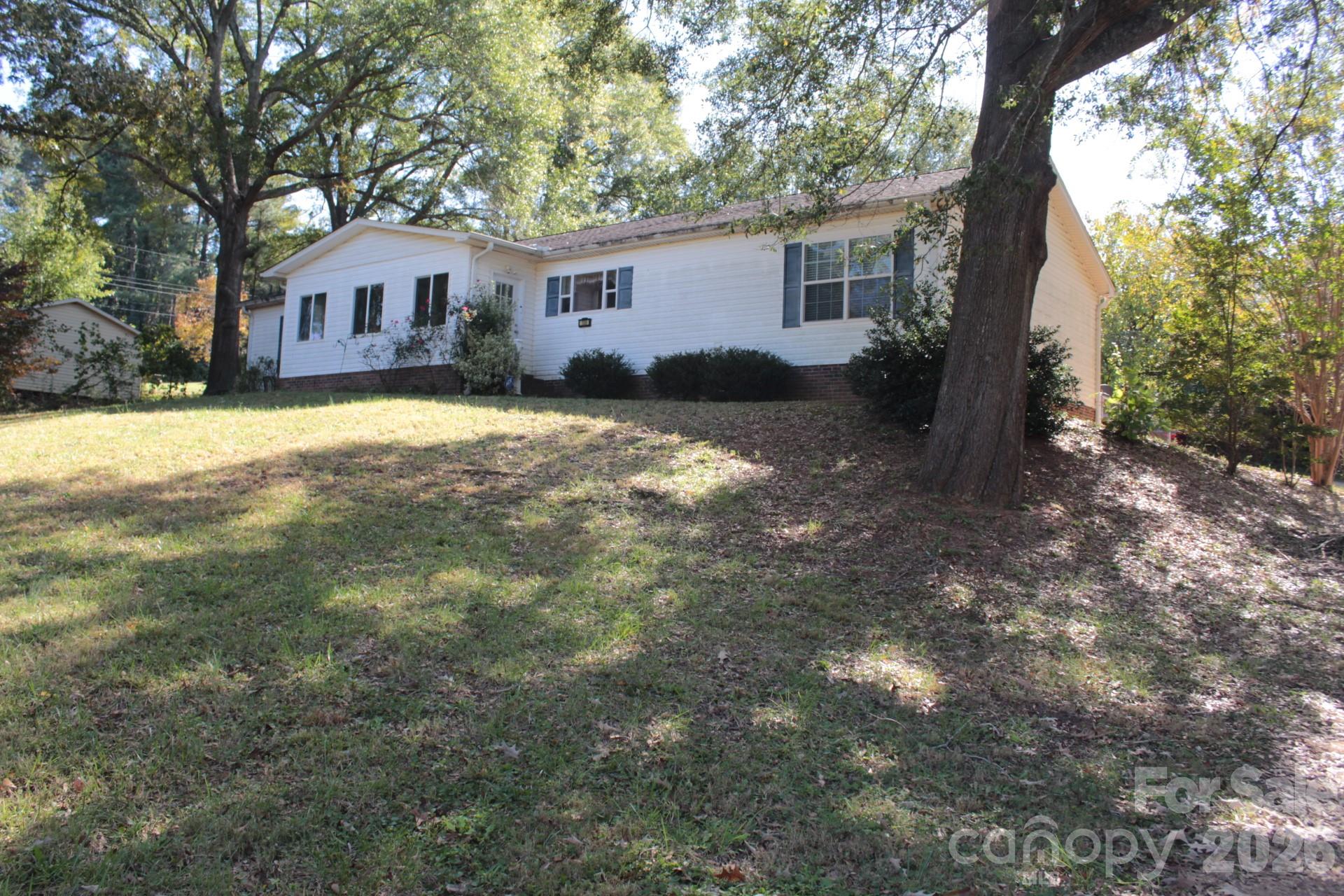 Single Family Residence at 130 Overhill Drive, Gaffney, photo 3 of 32