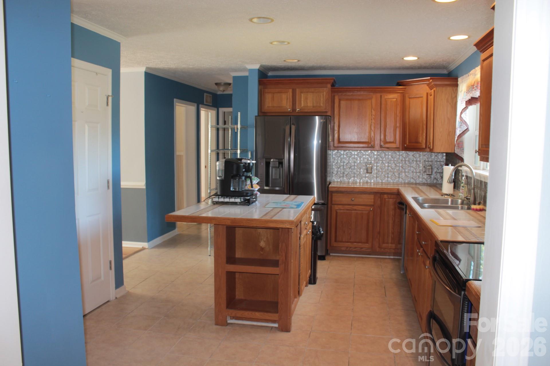 Single Family Residence at 130 Overhill Drive, Gaffney, photo 9 of 32
