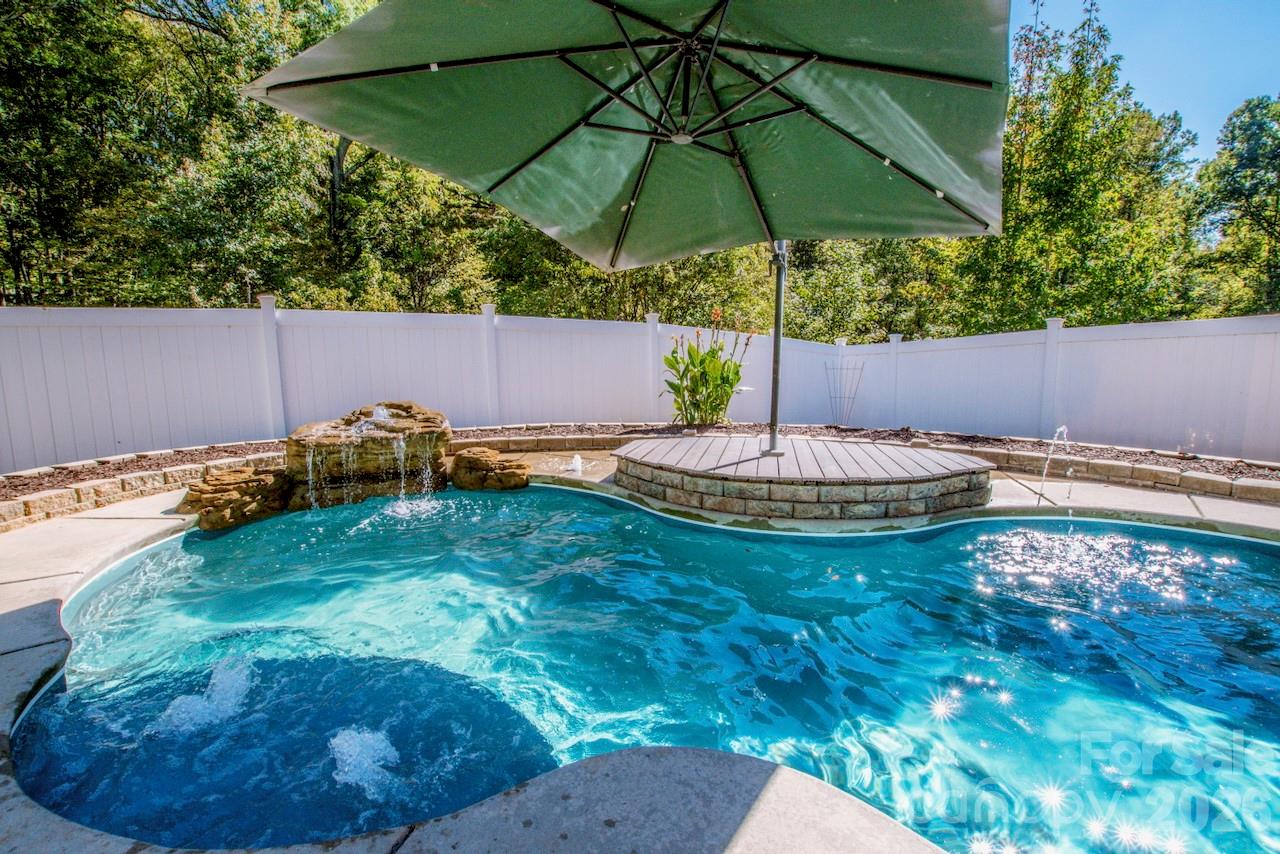 Single Family Residence at 375 Brook Glen Drive, Mooresville, photo 2 of 48