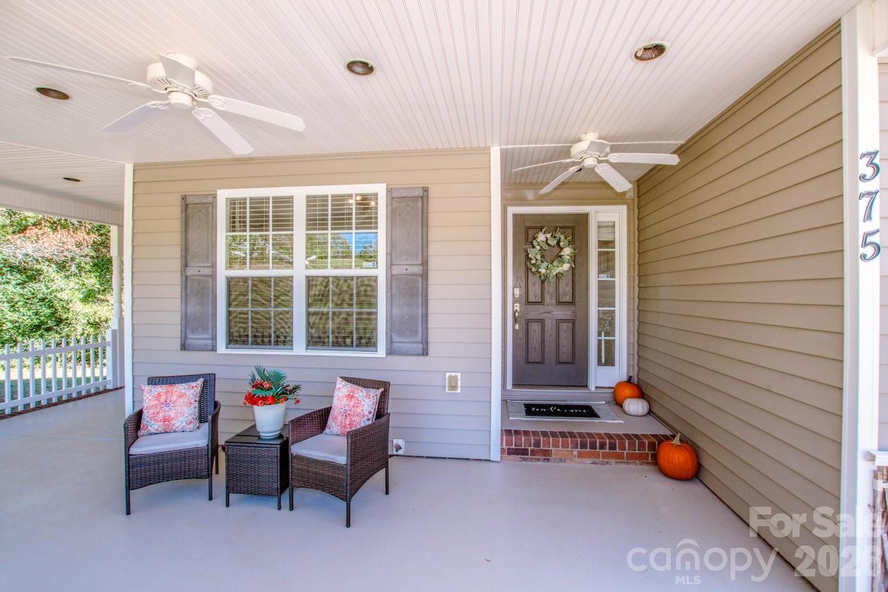 Single Family Residence at 375 Brook Glen Drive, Mooresville, photo 6 of 48