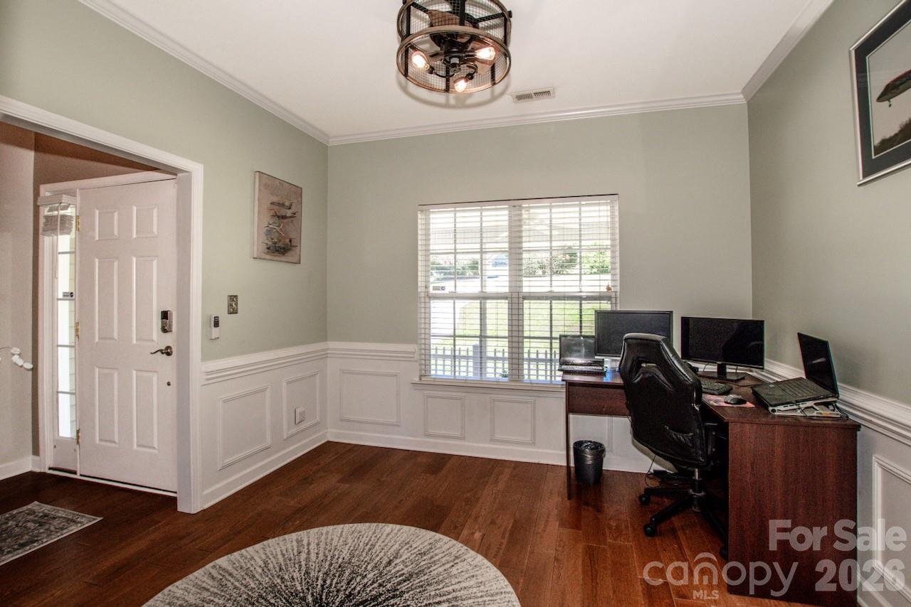 Single Family Residence at 375 Brook Glen Drive, Mooresville, photo 8 of 48
