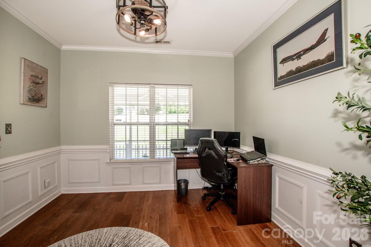 Single Family Residence at 375 Brook Glen Drive, Mooresville, photo 9 of 48