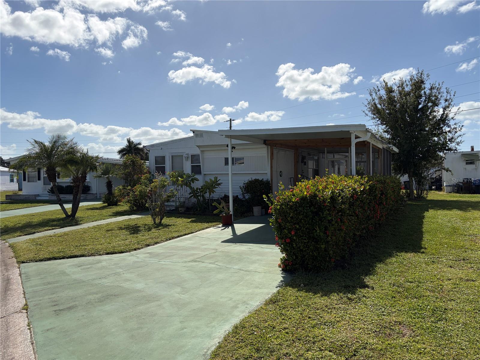 Mobile Home at 4949 OAKLAND HILLS AVE, SARASOTA, photo 2 of 74