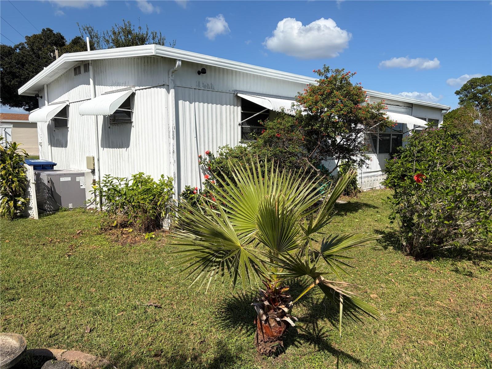Mobile Home at 4949 OAKLAND HILLS AVE, SARASOTA, photo 4 of 74