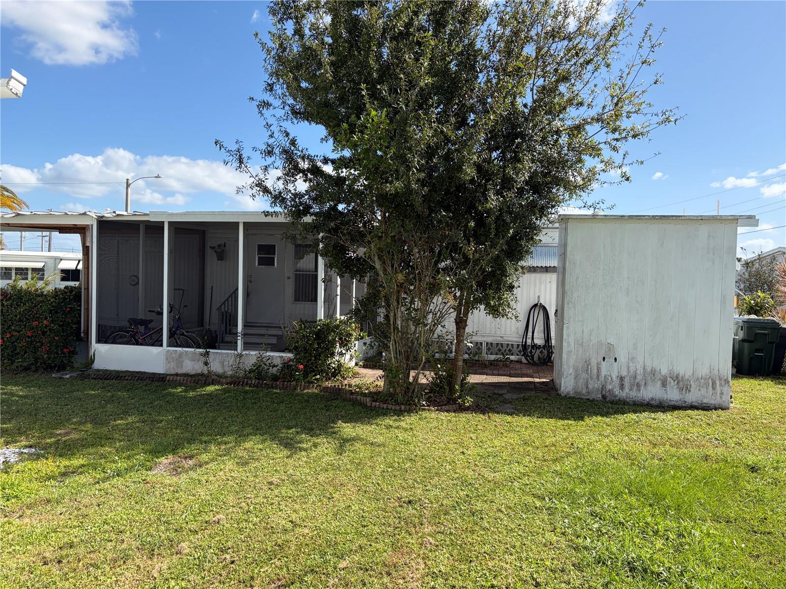 Mobile Home at 4949 OAKLAND HILLS AVE, SARASOTA, photo 6 of 74