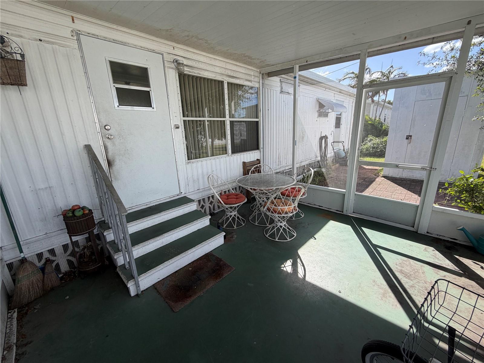 Mobile Home at 4949 OAKLAND HILLS AVE, SARASOTA, photo 8 of 74