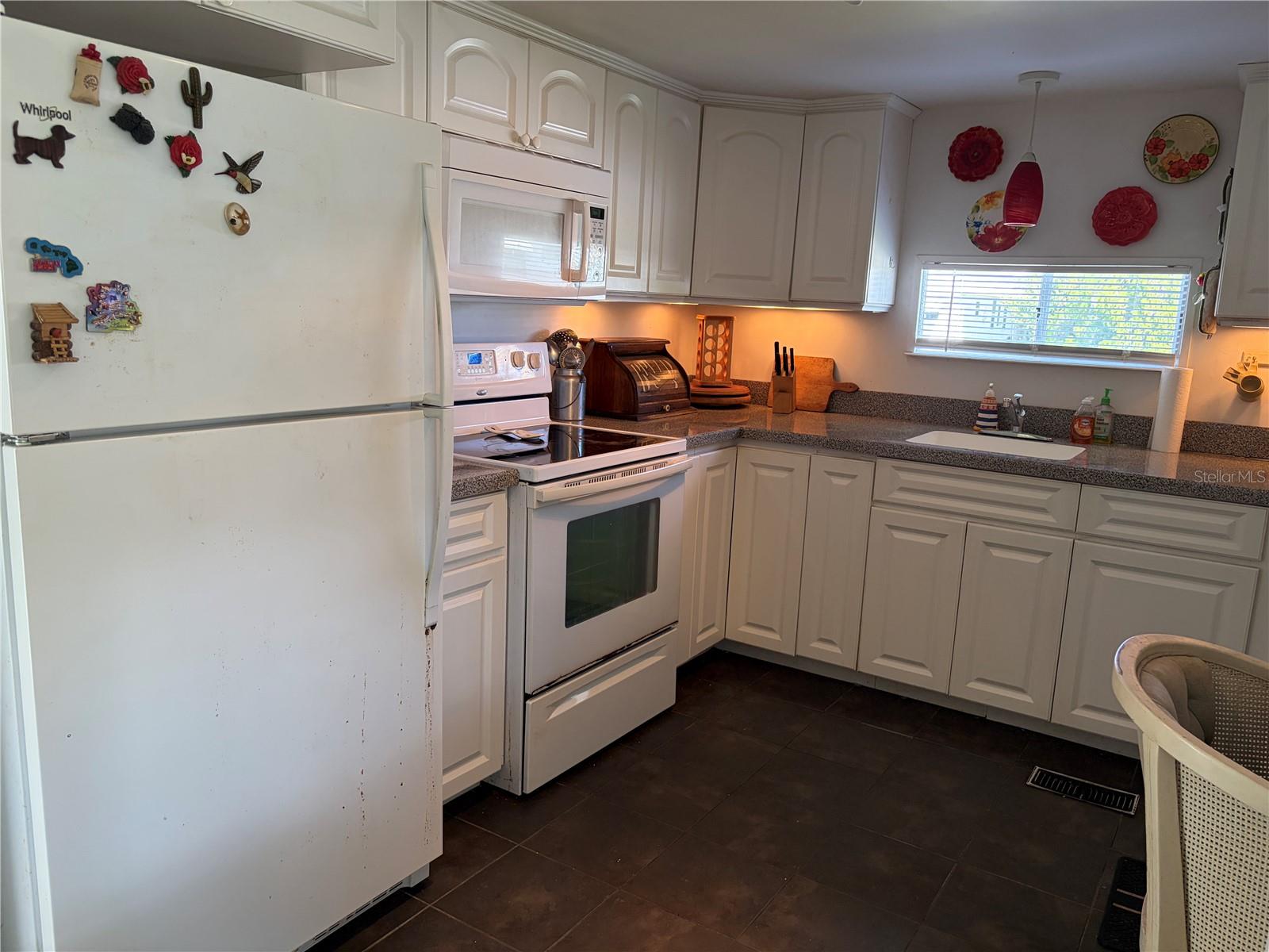 Mobile Home at 4949 OAKLAND HILLS AVE, SARASOTA, photo 12 of 74
