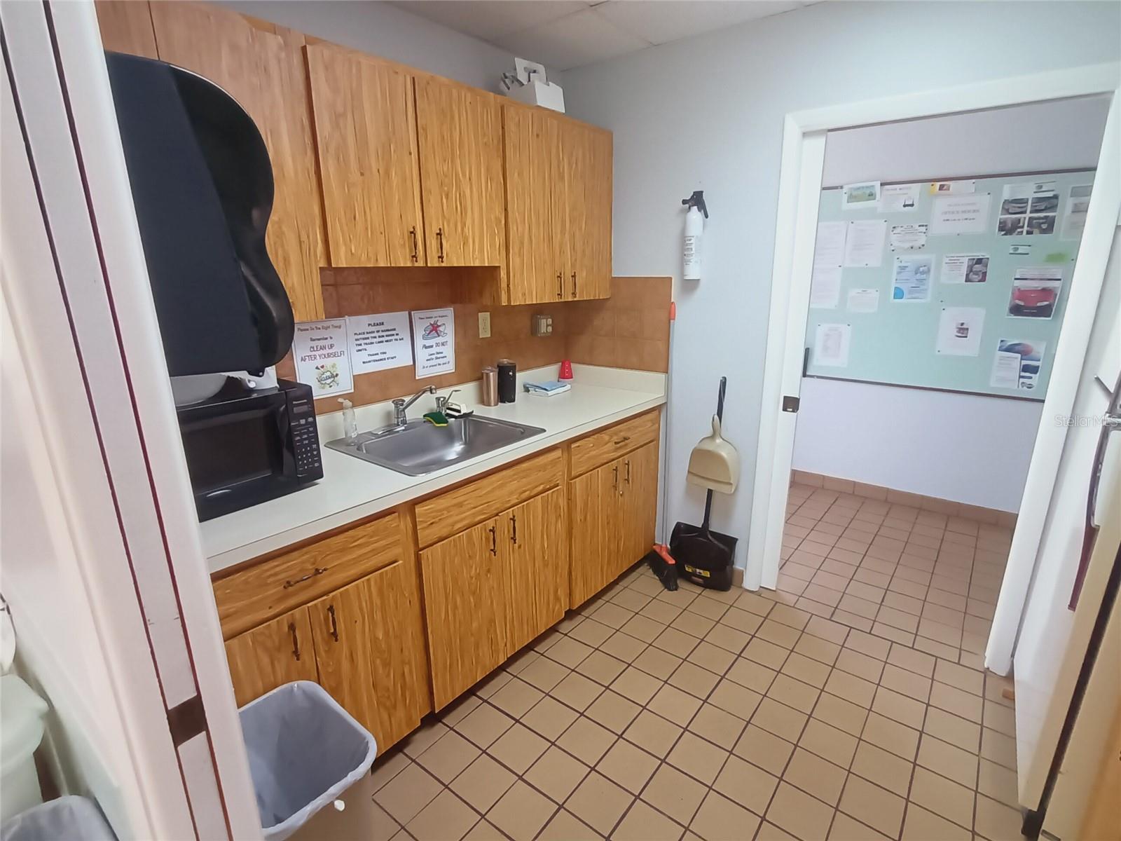 Mobile Home at 4949 OAKLAND HILLS AVE, SARASOTA, photo 48 of 74