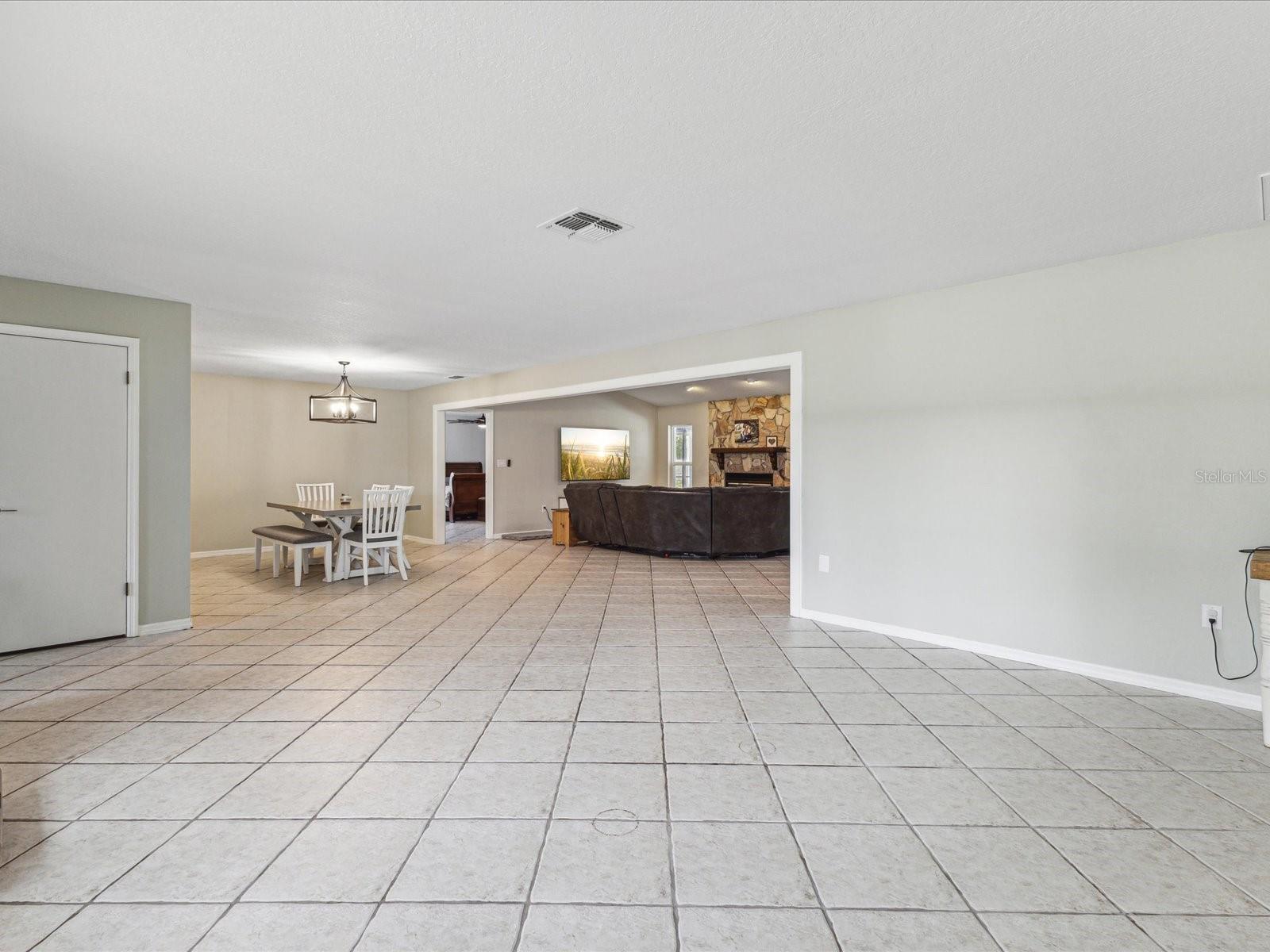 Living area - 1222 HUNTINGTON AVE, SPRING HILL