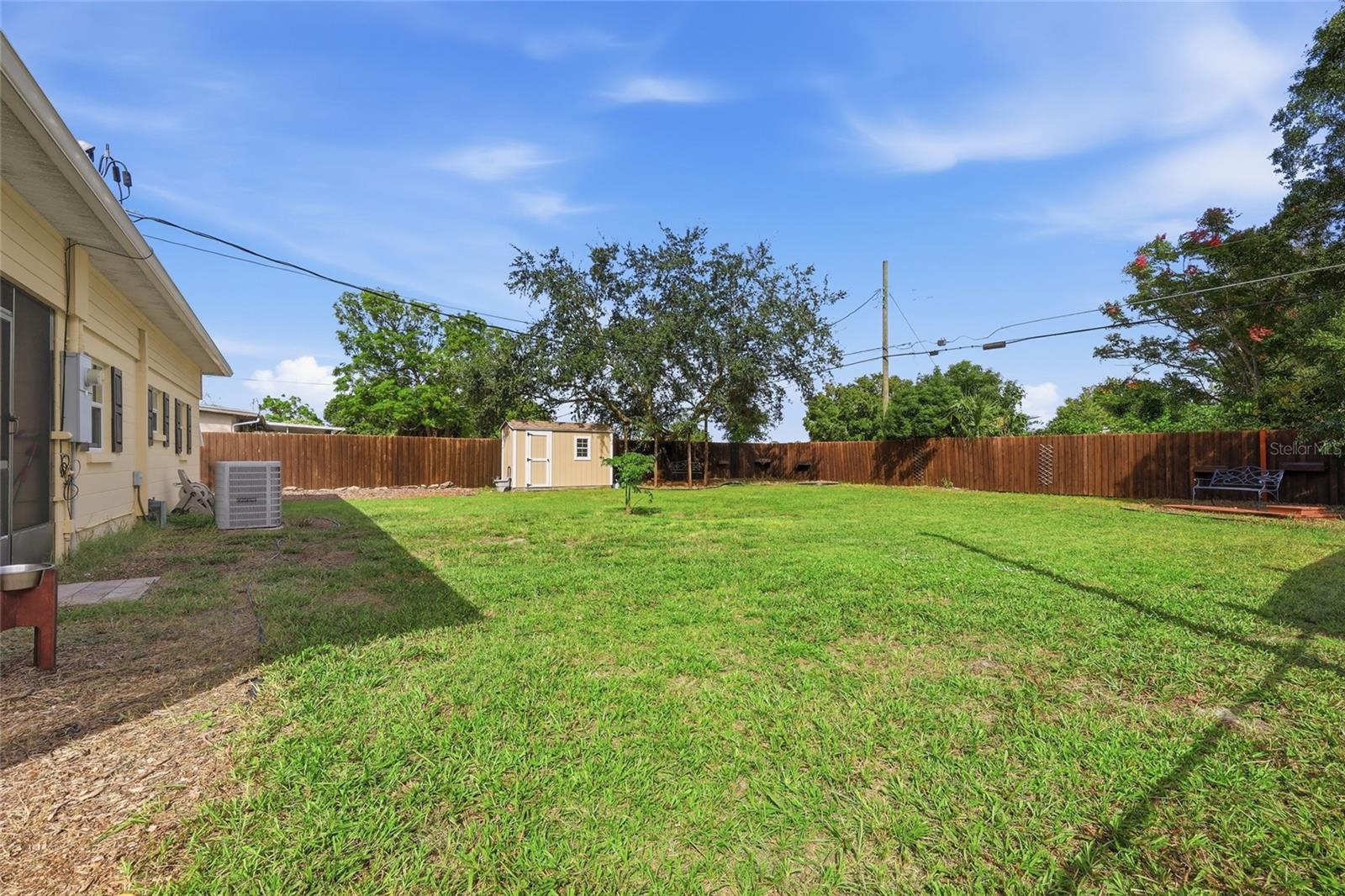 Beautiful backyard fully fenced in - 1601 GATTIS DR, ORLANDO