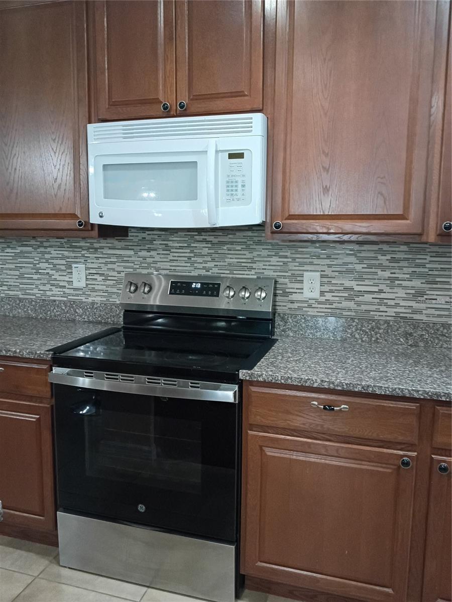 Kitchen - 406 WINDBOURNE WAY, HAINES CITY