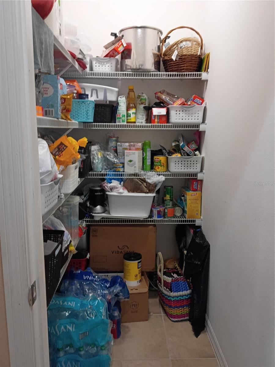 Walk-in Pantry - 406 WINDBOURNE WAY, HAINES CITY
