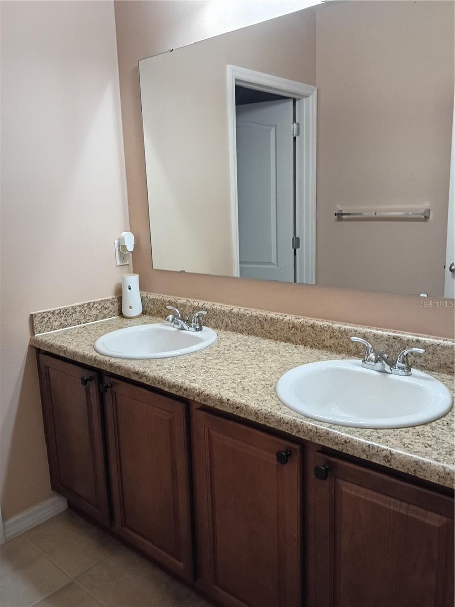 Guest Bathroom - 406 WINDBOURNE WAY, HAINES CITY